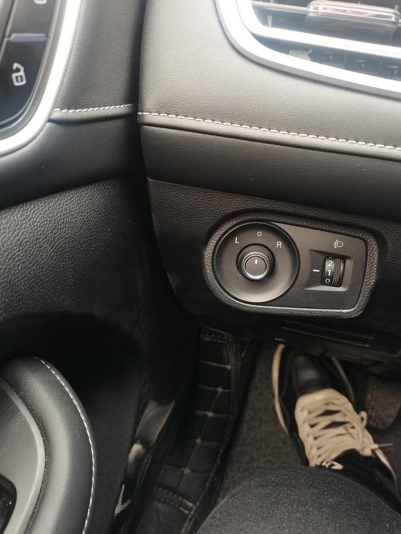 荣威i5 如何调整倒车镜安方向盘也不管用手动挡