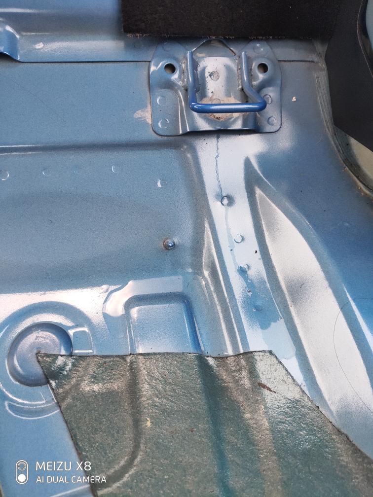 荣威i5 各位车友，车辆座位底部有漏水情况，是怎么回事