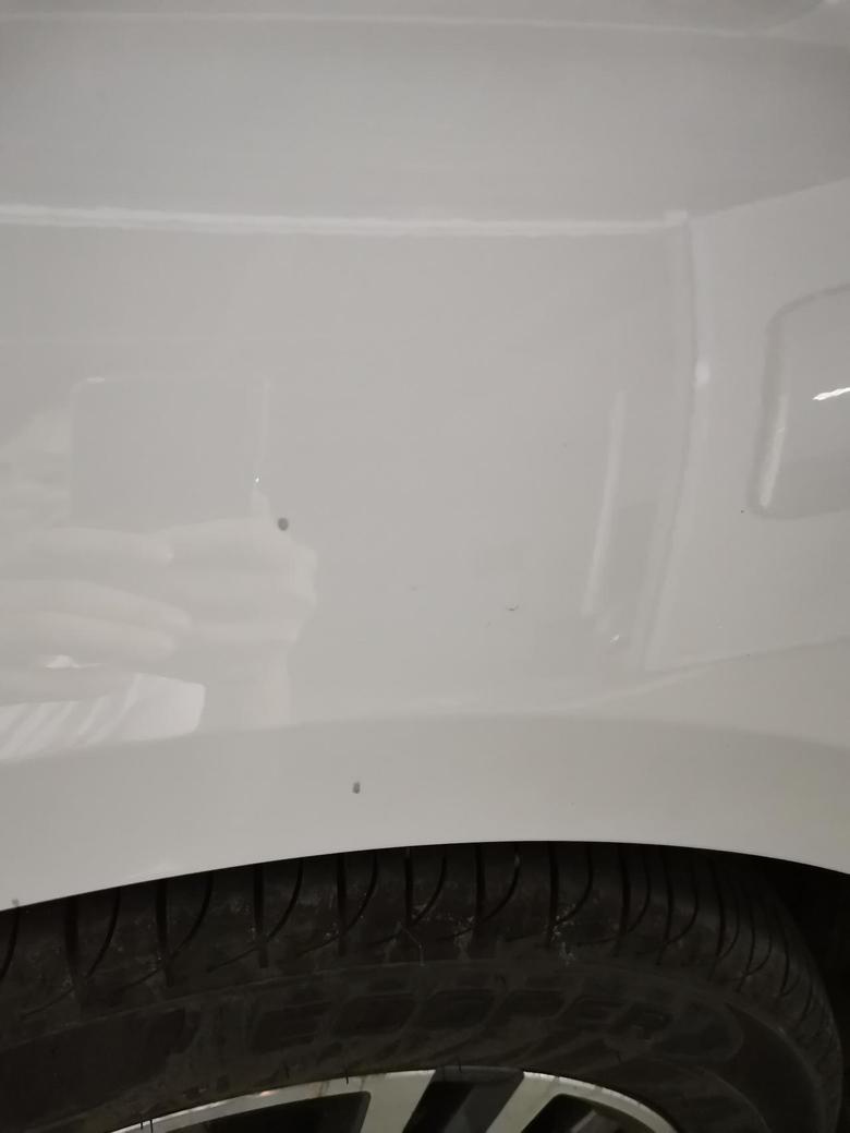 荣威i5 洗车后才发现，车头有些地方开始掉漆。