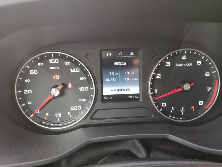 荣威i5 i5手动朗豪版，首保5天后油耗如下图，没有开空调，市区路！