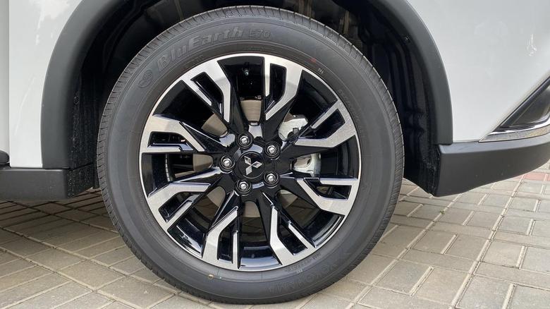 欧蓝德 大家2020款2.47座致享款轮胎都啥牌子啊。为啥我的是横滨呢？