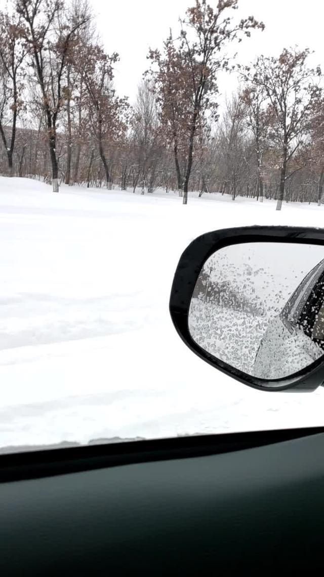 辽宁的第一场雪，欧蓝德四驱很给力，大车都打滑