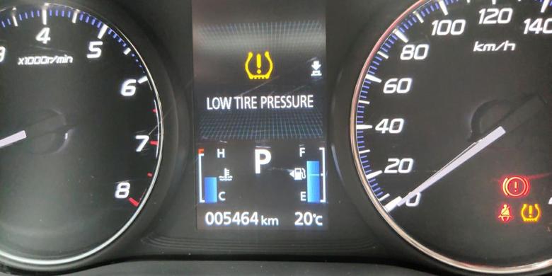 欧蓝德 这个图标是车胎气压低吗？但是去修理店去测了下四个轮子气压都一样呀求解