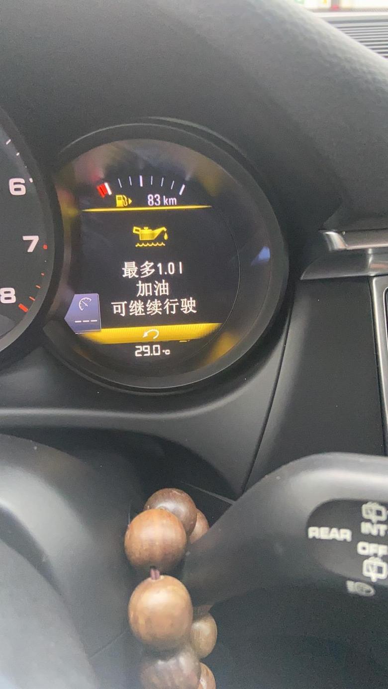 macan 保时捷迈卡走了6千公里提示补一升机油正常吗