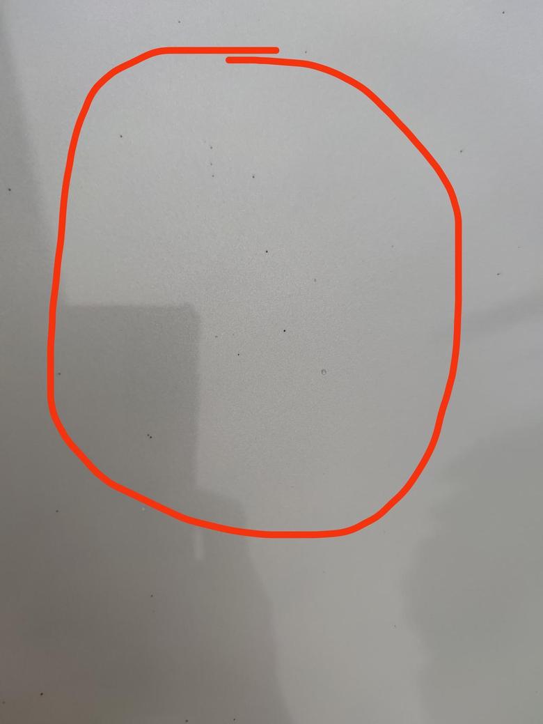 丰田c hr 车友们珍珠白表面大部分都有这种小黄点好难擦掉，怎么解决啊？