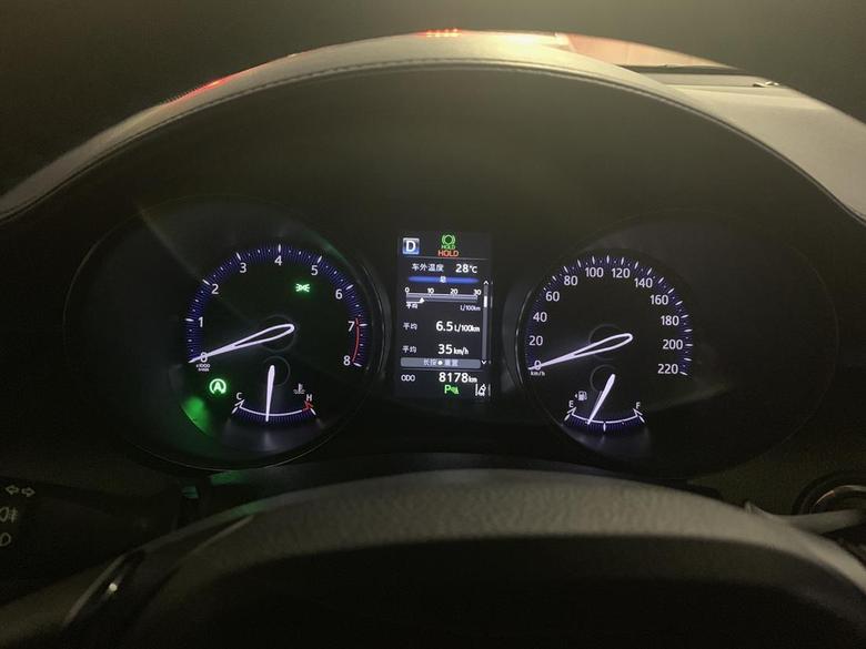 丰田C HR2018款购车5个月口碑评价:油耗：很多人不相信油耗。拍给你。你看这个油耗低不低。比油电混合还低吧。