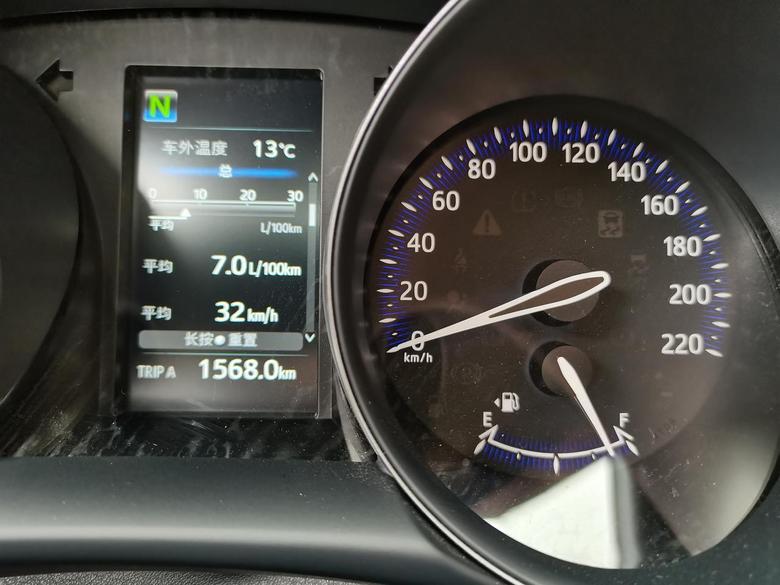丰田c hr 请问一下大家，仪表盘显示一直不动是为什么，开了好多天都是显示平均7.0L/100km和32km/h