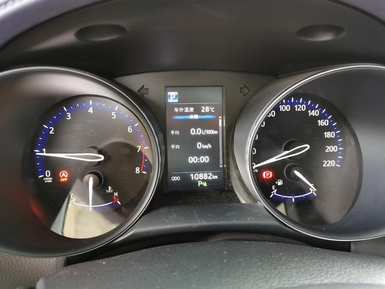 丰田c hr 表现油耗还是挺准的。夏天经常开空调，2.0这个油耗还可以。