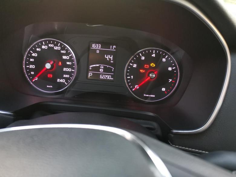 本人坐标浙江台州。2018年4月份提荣威RX5智慧版。现在行驶了63,000公里。