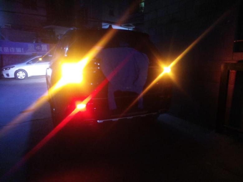 荣威rx5 RX5车友们，刚发现我这车尾的右灯不亮了，想问问知道这个位置是什么车灯来的？倒车灯吗？