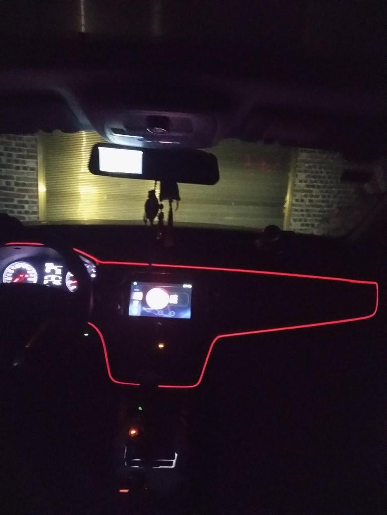 荣威rx5 车友们、自己加装了冷光灯是不是更好看、颜值更高、大气上档次。嘻嘻