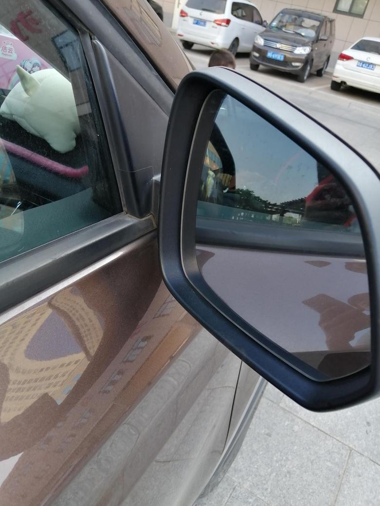 荣威RX5的后视镜那对耳朵如何设置自动折叠？在行车会车当中需要需要是否可以电动折叠后视镜？