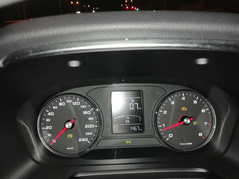 荣威rx5 提车三个多月，跑的不多1500公里不到，发动机故障灯一直亮，求问怎么办。