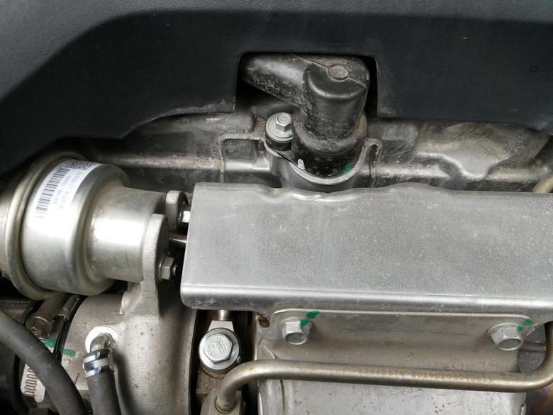 荣威rx5 2018款荣威五月份提的车不到一年发动机出现了发动机正常拖漆情况这是正常损耗嘛求解
