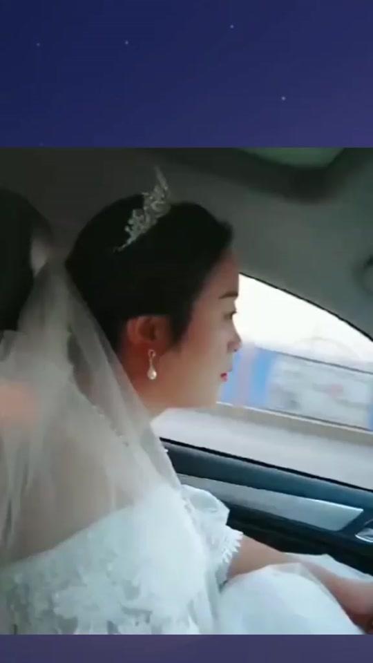 荣威rx5 新娘突然开车掉头就跑。