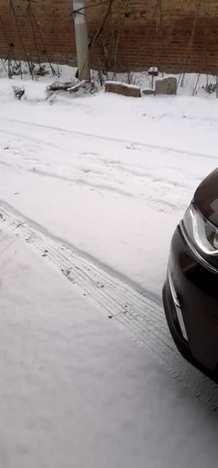 荣威rx5 下雪了，开车注意安全……
