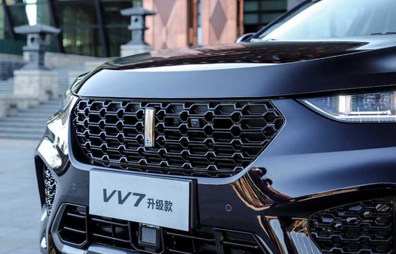 魏牌 vv7VV7升级款在外观方面，新车仍旧采用了时下非常流行的轿跑式SUV设计概念，这一设计不仅在VV7亮相时广受好评，时至今日仍是中国品牌对于车辆外观设计的先驱。