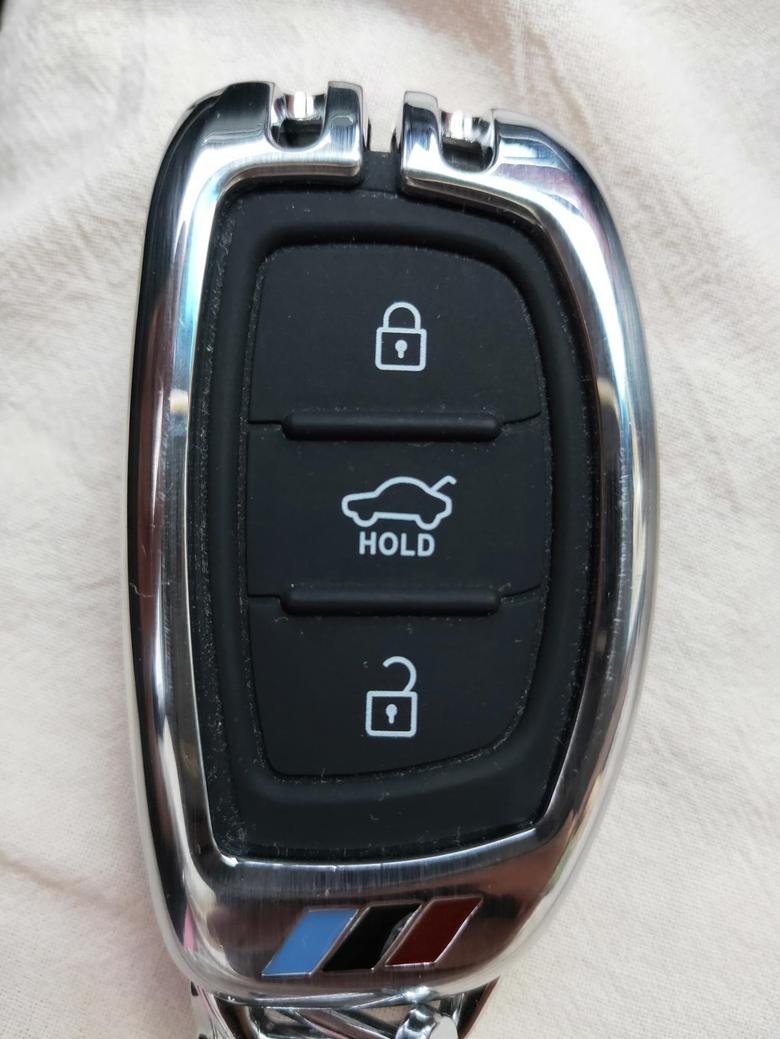 请问大师2019款新名图遥控钥匙后备箱按键怎么开不了后备箱。