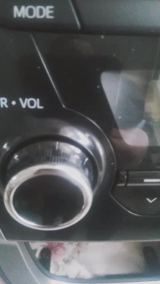 原装的丰田威驰车的收音机，