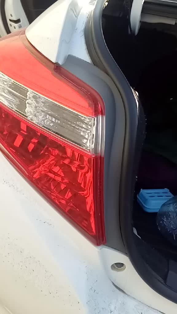 大家看一看，这是丰田威驰车的后尾灯，真是太漂亮了。