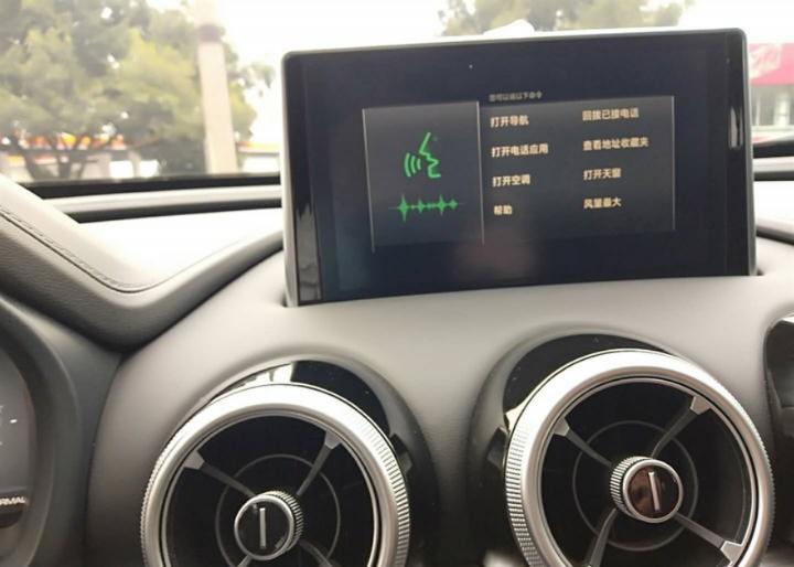 魏牌 vv7VV7升级版车型提供了4G车联网，支持在线听QQ音乐以及考拉FM；苹果Carplay和百度Carlife手机互联功能的配备也算是紧跟潮流，方便了车内乘员对于人机交互的需求。