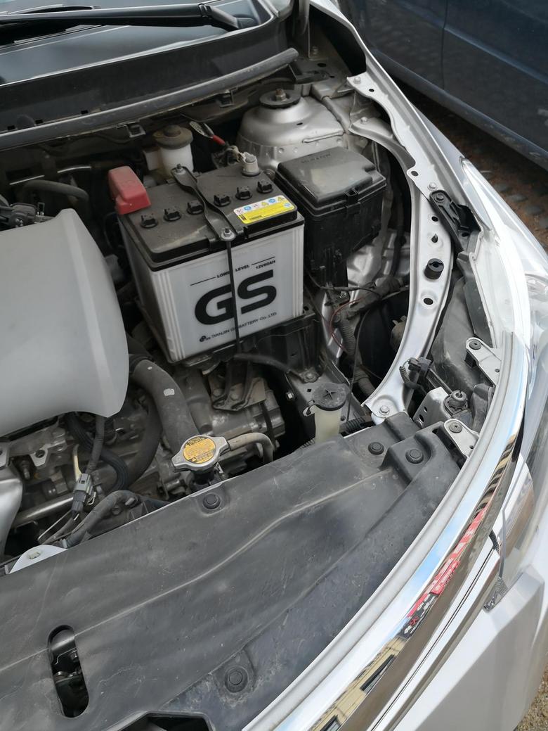 一汽丰田威驰车的蓄电池使用多长时间需要更换新的？