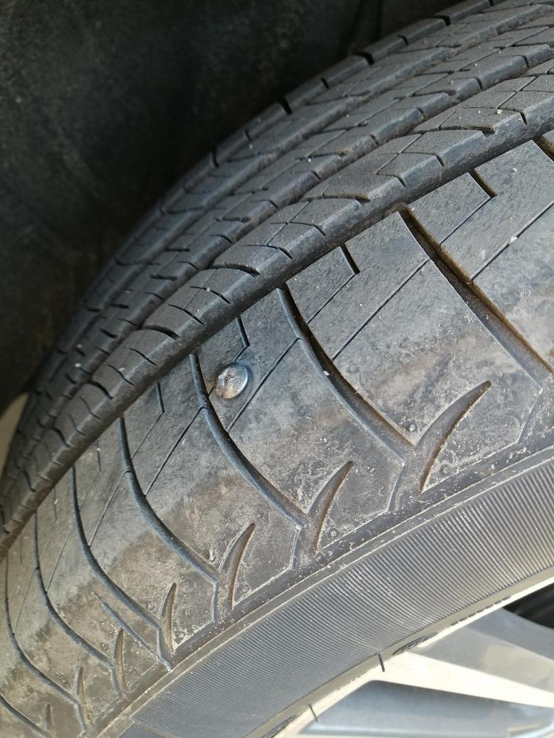 宋pro轮胎被螺丝钉扎了拔掉有个小洞没漏气需不需补