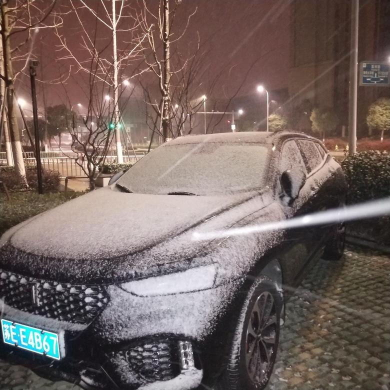 魏牌 vv7车子被大雪覆盖了怎么办？