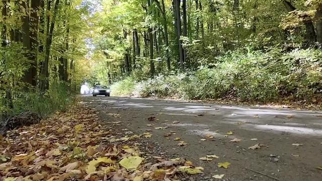 宝马m5家用性能车周末去小道上试了试加速，没有弹射哦，直接踩油门。