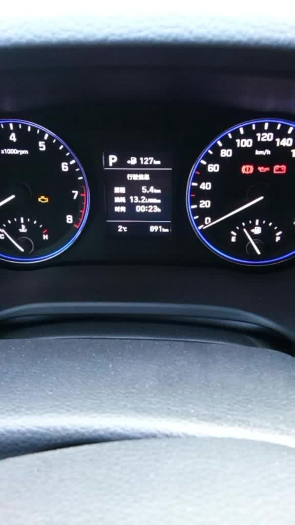 名图加800元的油，跑不到1000公里，是不是油耗有点高了，问一下老司机朋友，AC灯点亮才是开启模式吗？