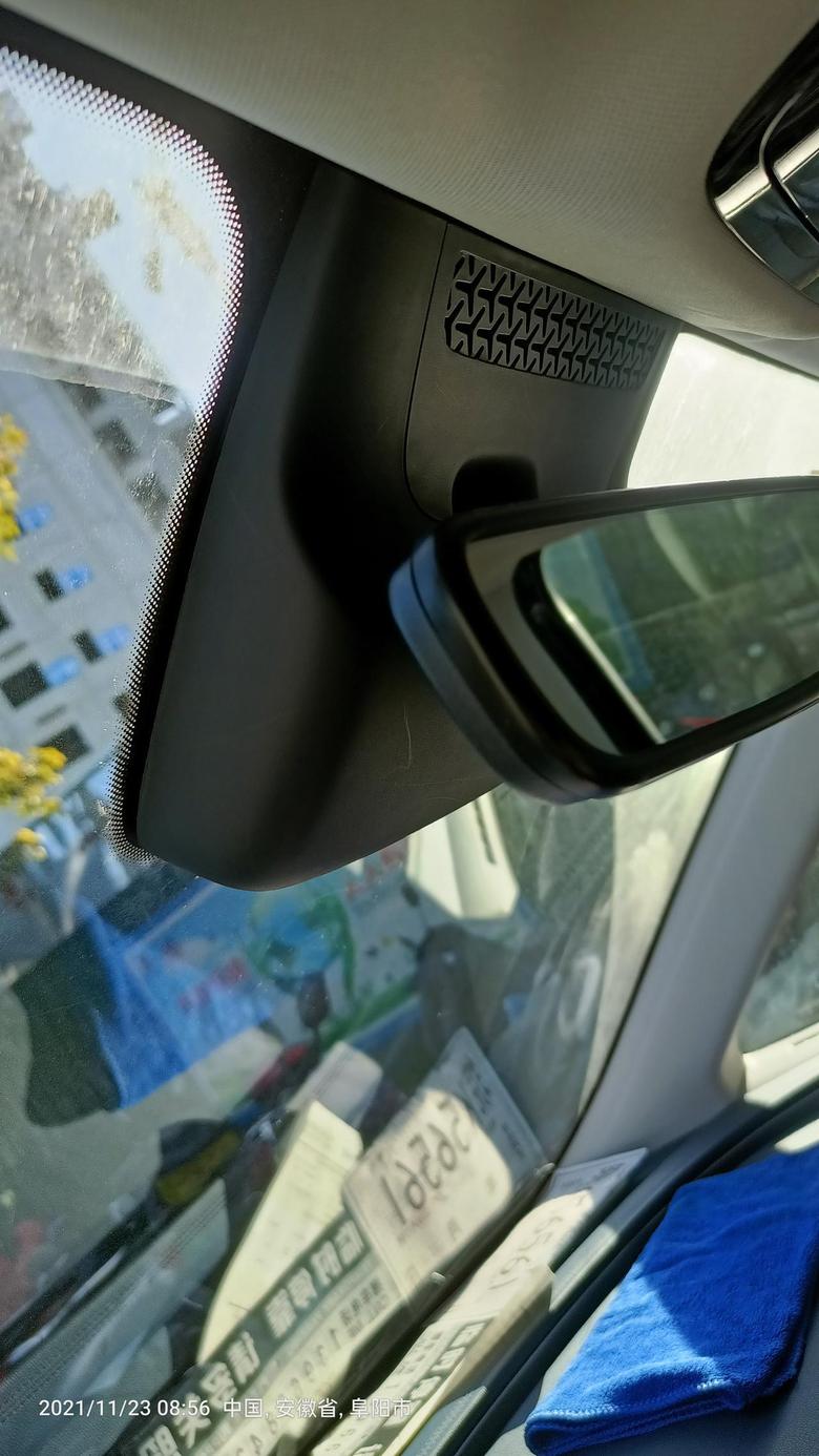 荣威imax8车友们的行车记录仪都是在哪儿取电的，有没有给个图的。不想走线，但是这里又没有usb插口。
