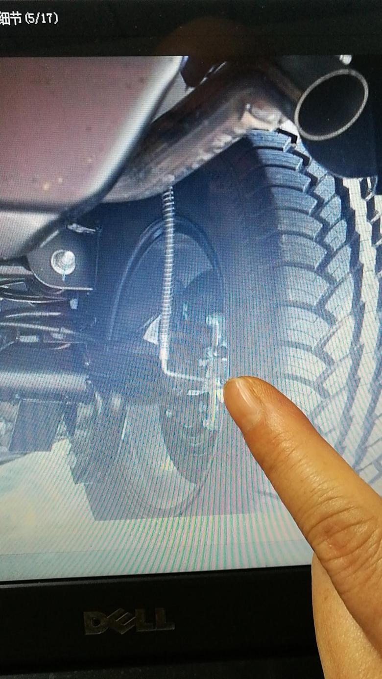 北京bj40各位车友看看这BJ40后轮刹车油管是不是隐患呢?把查到的牧马人，霸道后刹车油管图片也发出来，大家对比指正。