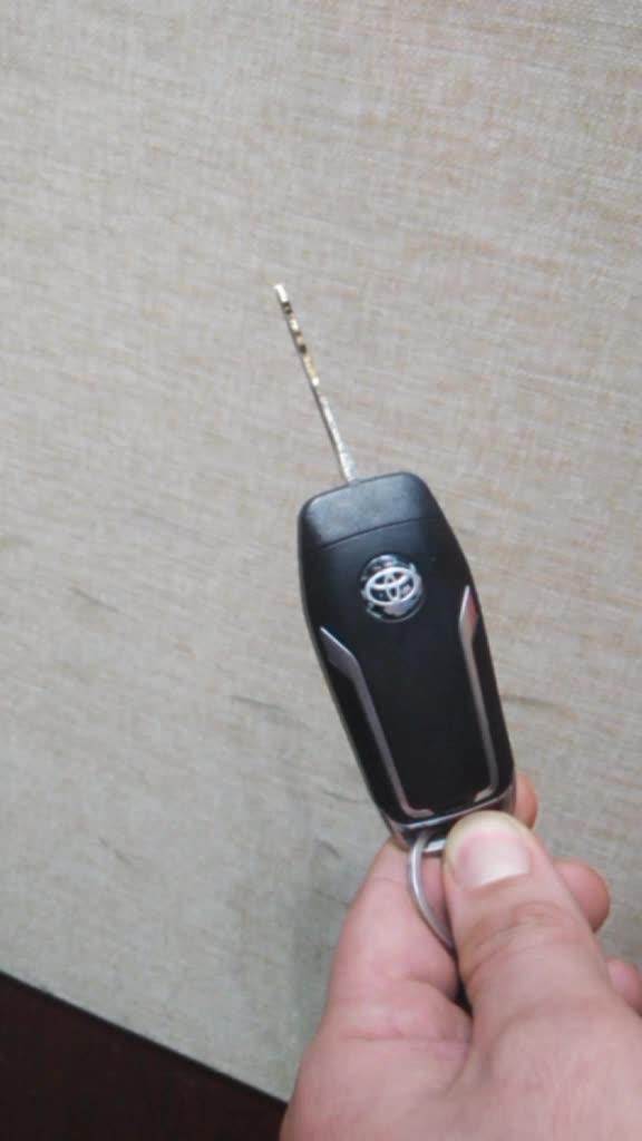 丰田威驰加装的的一体式遥控钥匙。