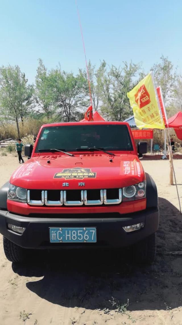 北京bj40国产神车北京B40在沙漠越野赛中也是顶呱呱。