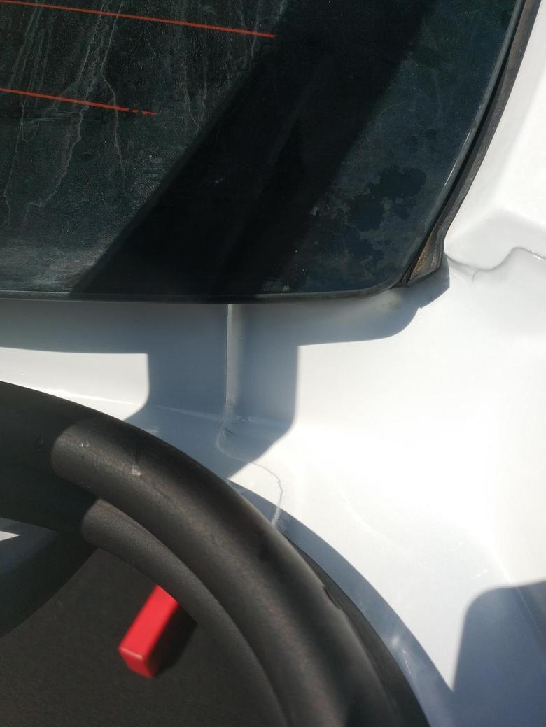 艾瑞泽5，19版手青提车不到2月后背厢排水的地方焊接处有轻微上锈是，锈迹一摸就掉，这漆面也太薄了。