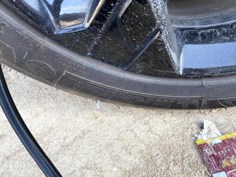 荣威i6 max车胎这个位置扎了颗钉子，修理厂说胎壁没法补，只能打补胎胶条，管不了多久，有必要换吗？