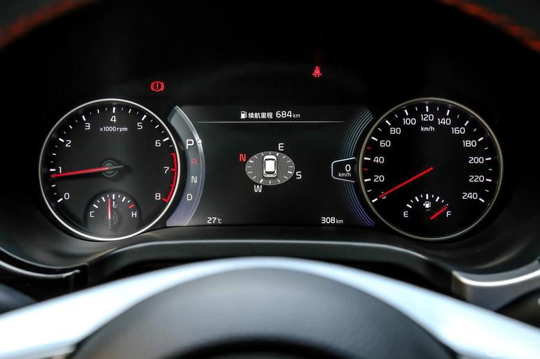 傲跑打开车液晶屏显示的是油耗信息，如何调出指南针显示呢？下图