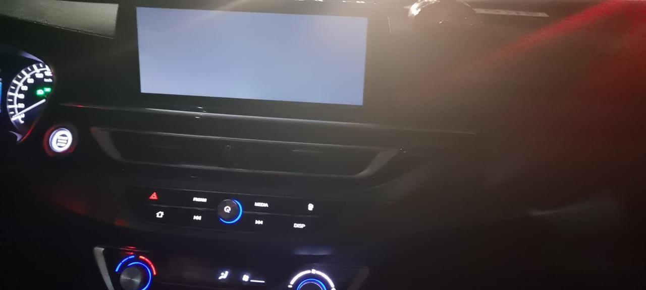 锐程cc大哥们有遇到过这种情况吗，新车中控屏黑屏