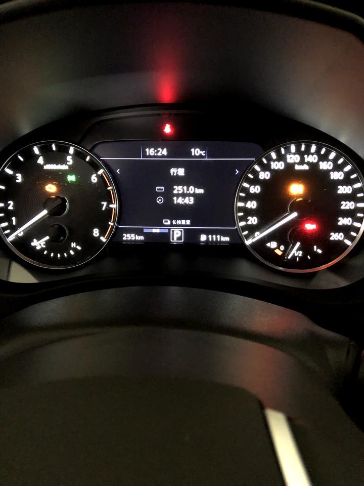 英菲尼迪qx50车子上礼拜提的。240块油钱开了255。时速31km每小时。表显12升百公里。eco省油模式跟标准模式混着开的。