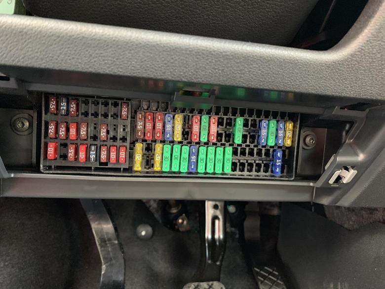 Polo2018手动安驾型自己安装行车记录仪这个降压线接在哪个保险丝？