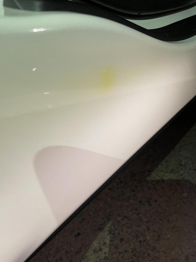 航海家提车第三天发现右后门下方的车漆竟然被染黄了，而且是渗到车漆里的。现在走索赔，还在等4S回复