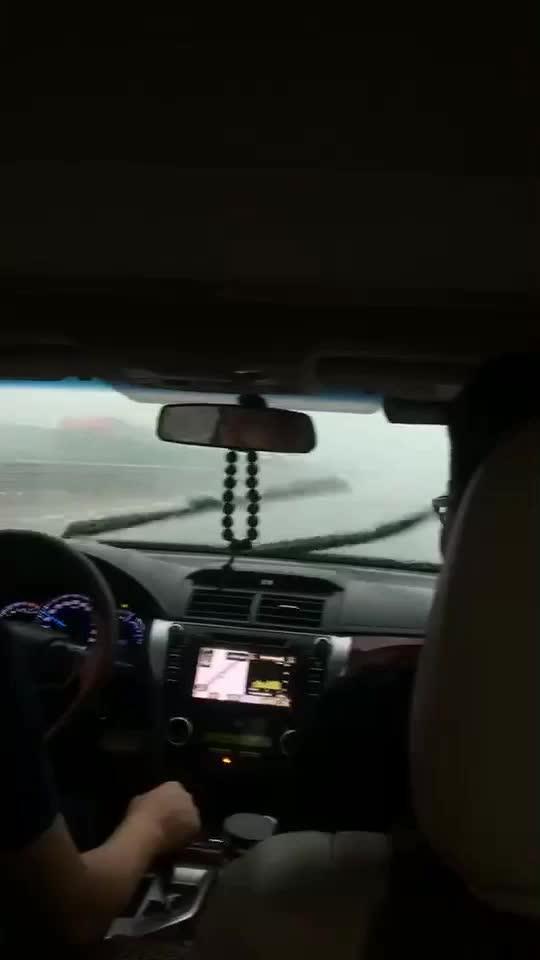艾瑞泽5下大雨了，司机同志们注意安全