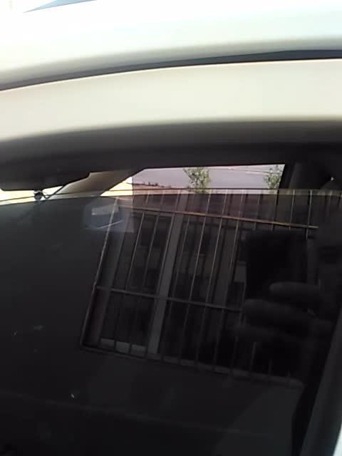 五菱宏光夏季停车时车窗留个小缝，有利于车内热气排出.