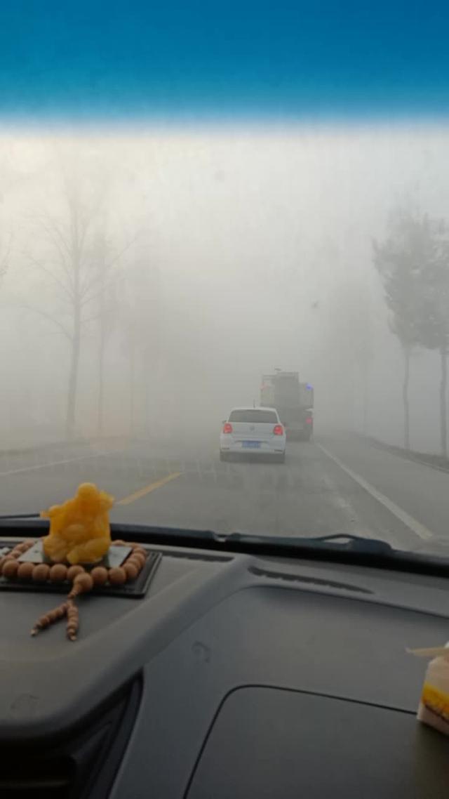 polo今天出行的宝宝们休息行车安全，这雾太大了