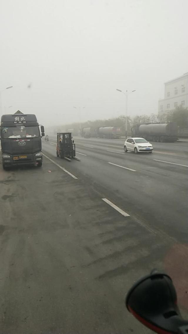 polo今早雾太大了，开车的家人们慢行，注意安全