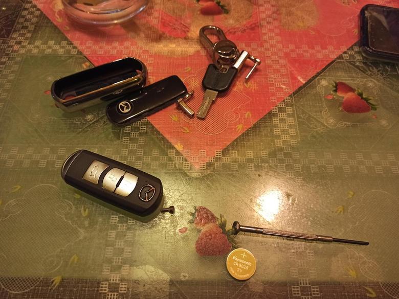马自达cx5 请教各位，刚换了19款cx-5钥匙电池，可是钥匙跟汽车“失联”了，按了开门没用，靠近车身也认不出钥匙了。怎么回事?是钥匙失效了吗？怎么匹配呢?刚装好的图