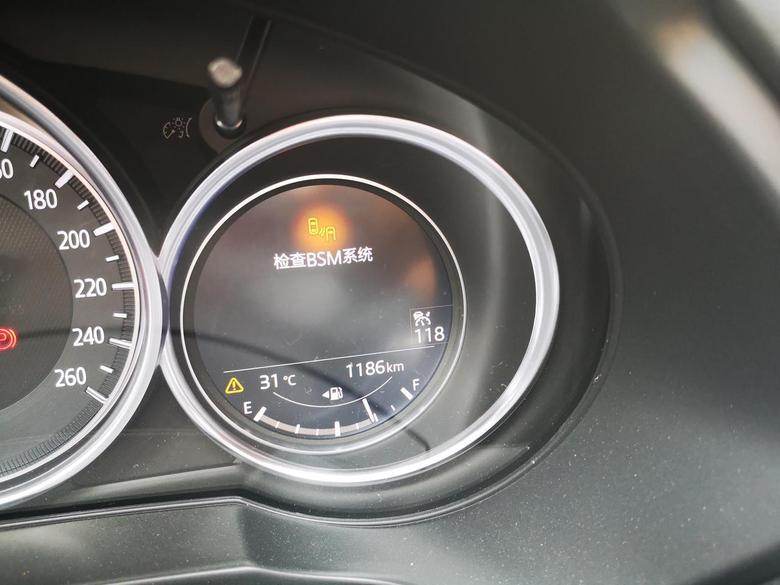 马自达cx5 新车刚开了1000公里左右，今天在高速上就报警了，大家有没有遇到过？哪位大哥知道这是咋回事？