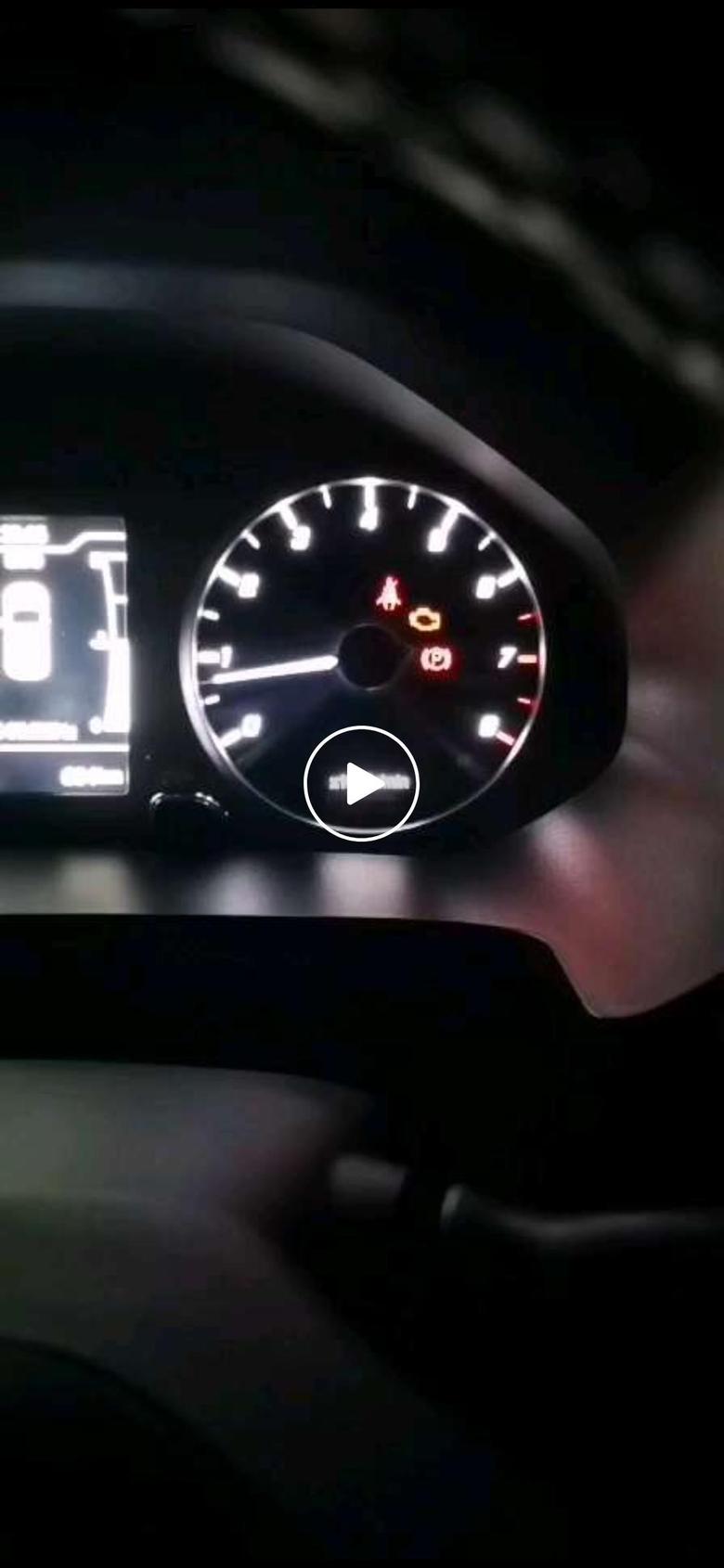 瑞虎7新买的瑞虎七神行一号，开了五百多公里，发动机故障灯亮了，什么意思？？？