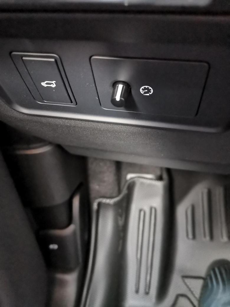 发现运动版请问各位车友，右边那个按钮和标识是做什么用的，怎么用呢？