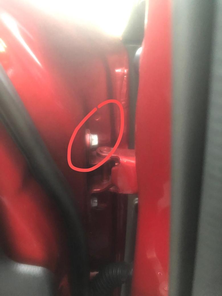 马自达cx5 新买的车发现门的螺丝有扭动的痕迹，正常的嘛？？